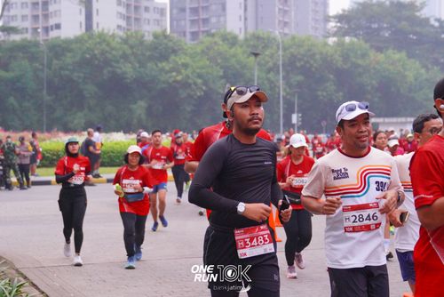 Race photo from ONE RUN 10 K