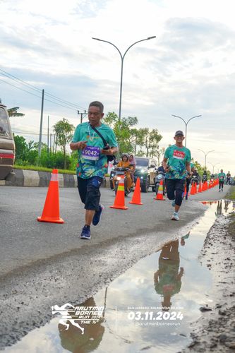 Race photo from Arutmin Borneo Run 2024
