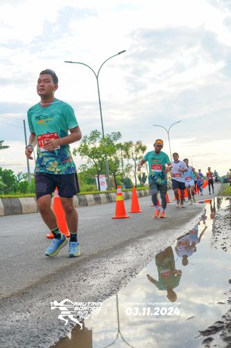 Race photo from Arutmin Borneo Run 2024