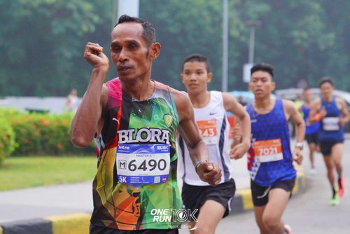 Race photo from ONE RUN 10 K