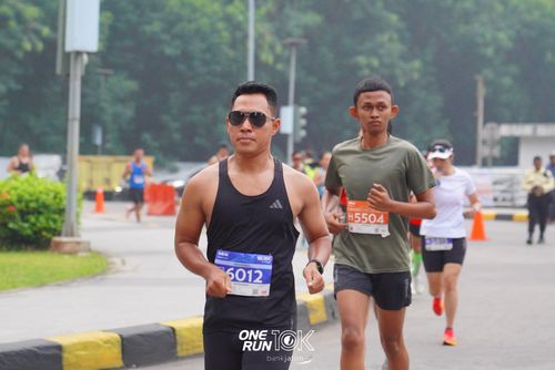 Race photo from ONE RUN 10 K