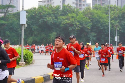Race photo from ONE RUN 10 K