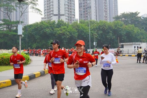 Race photo from ONE RUN 10 K