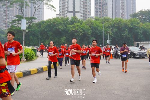 Race photo from ONE RUN 10 K