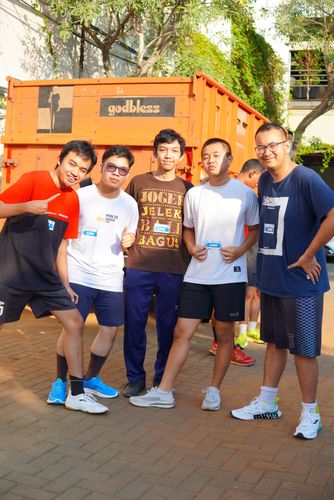 Race photo from Shake Out Run Jabar 10K