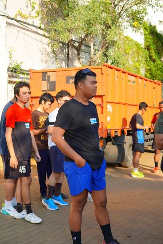 Race photo from Shake Out Run Jabar 10K