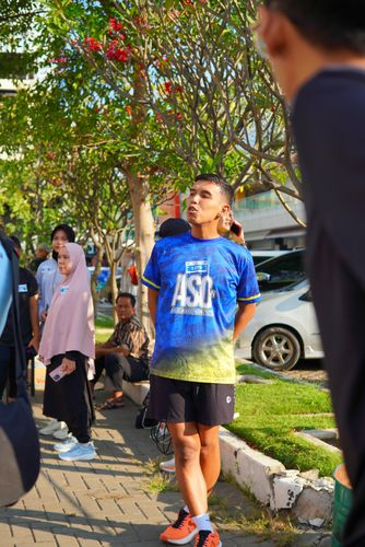 Race photo from Shake Out Run Jabar 10K