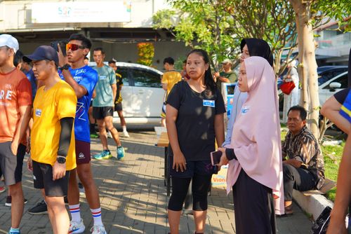 Race photo from Shake Out Run Jabar 10K