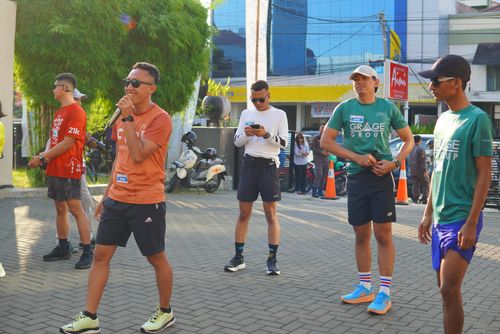 Race photo from Shake Out Run Jabar 10K