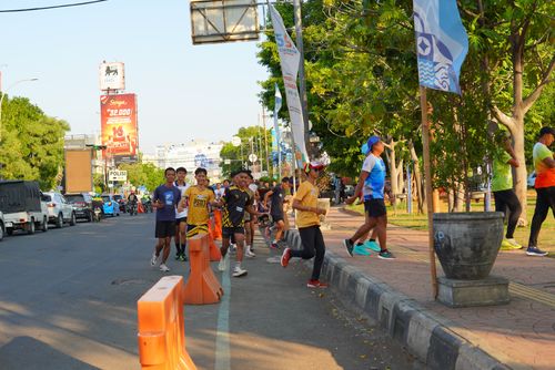 Race photo from Shake Out Run Jabar 10K