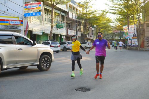 Race photo from Shake Out Run Jabar 10K