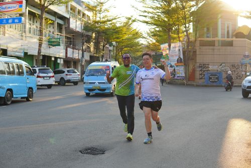 Race photo from Shake Out Run Jabar 10K