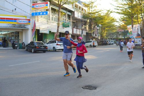 Race photo from Shake Out Run Jabar 10K