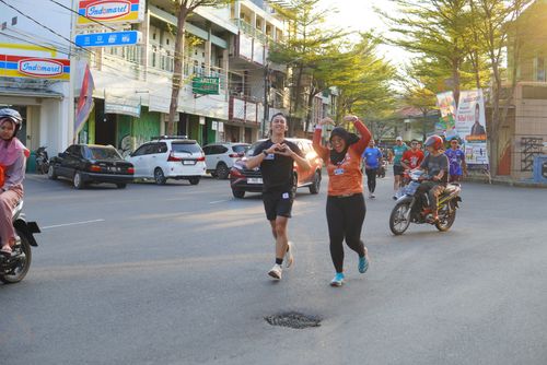 Race photo from Shake Out Run Jabar 10K