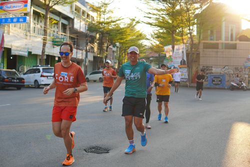 Race photo from Shake Out Run Jabar 10K