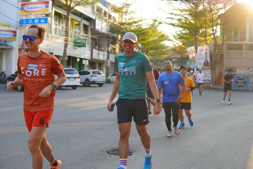 Race photo from Shake Out Run Jabar 10K