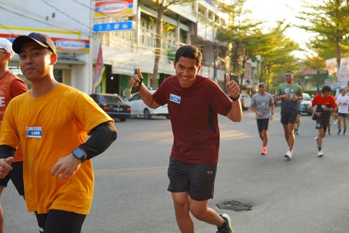 Race photo from Shake Out Run Jabar 10K