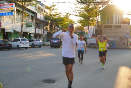 Race photo from Shake Out Run Jabar 10K