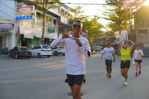 Race photo from Shake Out Run Jabar 10K