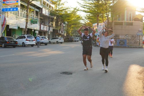 Race photo from Shake Out Run Jabar 10K