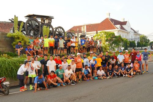 Race photo from Shake Out Run Jabar 10K
