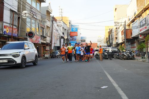 Race photo from Shake Out Run Jabar 10K