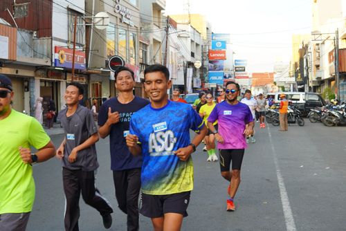 Race photo from Shake Out Run Jabar 10K