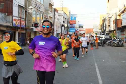 Race photo from Shake Out Run Jabar 10K