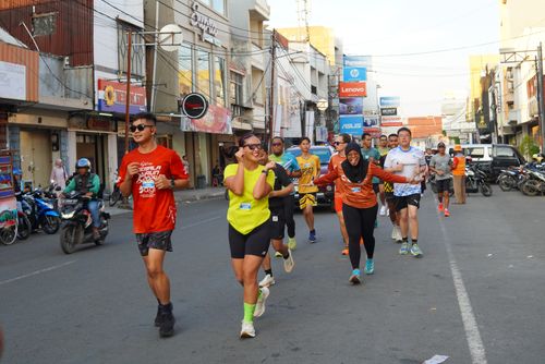 Race photo from Shake Out Run Jabar 10K