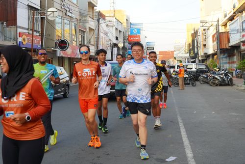 Race photo from Shake Out Run Jabar 10K