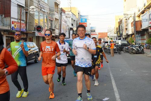 Race photo from Shake Out Run Jabar 10K