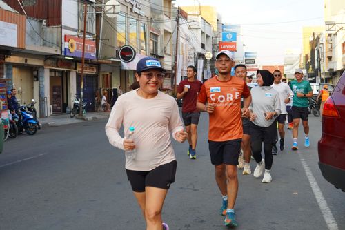 Race photo from Shake Out Run Jabar 10K