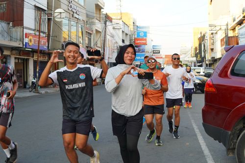 Race photo from Shake Out Run Jabar 10K