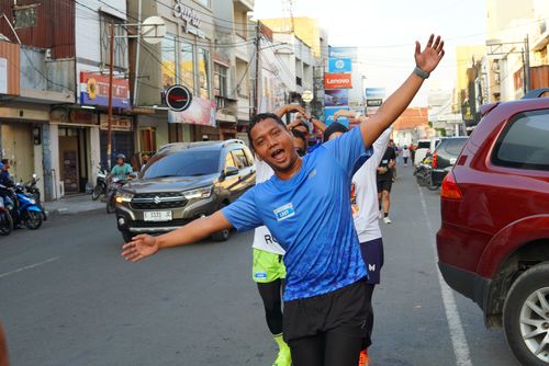 Race photo from Shake Out Run Jabar 10K