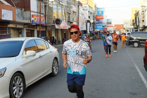 Race photo from Shake Out Run Jabar 10K