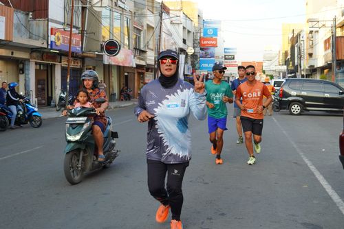 Race photo from Shake Out Run Jabar 10K