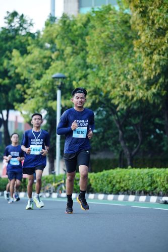 Race photo from KEMLU RUN 2025