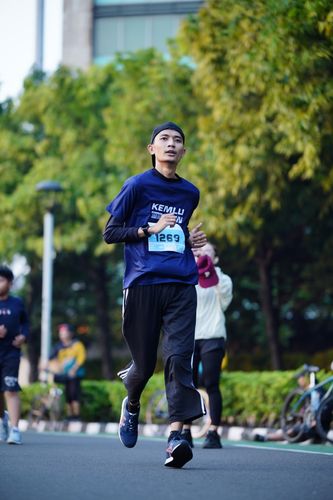 Race photo from KEMLU RUN 2025