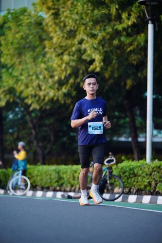Race photo from KEMLU RUN 2025
