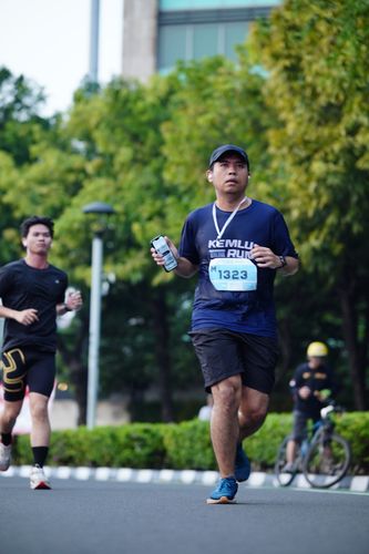 Race photo from KEMLU RUN 2025