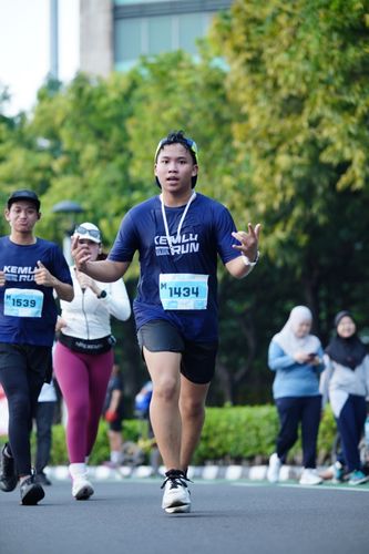 Race photo from KEMLU RUN 2025