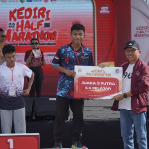 Race photo from KEDIRI HALF MARATHON 2026