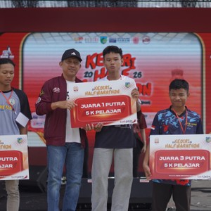 Race photo from KEDIRI HALF MARATHON 2026