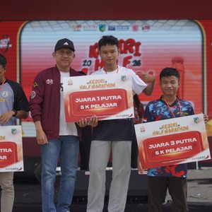 Race photo from KEDIRI HALF MARATHON 2026