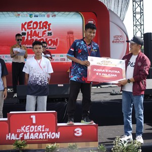 Race photo from KEDIRI HALF MARATHON 2026