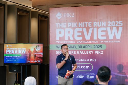 Race photo from PIK NITE RUN VIBES