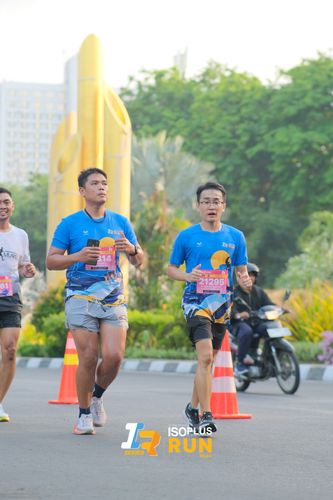 Race photo from Isoplus Run 2024 Surabaya