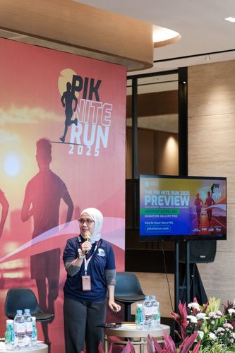 Race photo from PIK NITE RUN VIBES