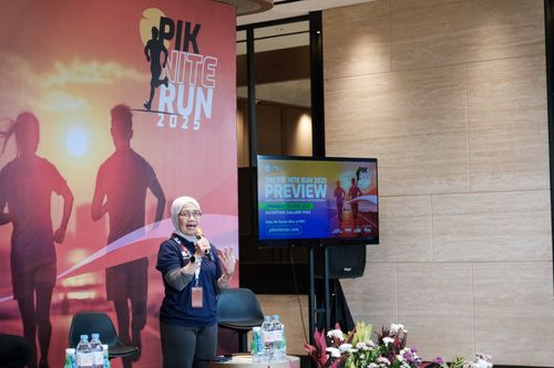 Race photo from PIK NITE RUN VIBES