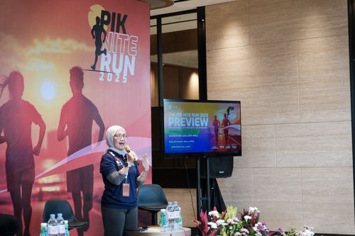 Race photo from PIK NITE RUN VIBES